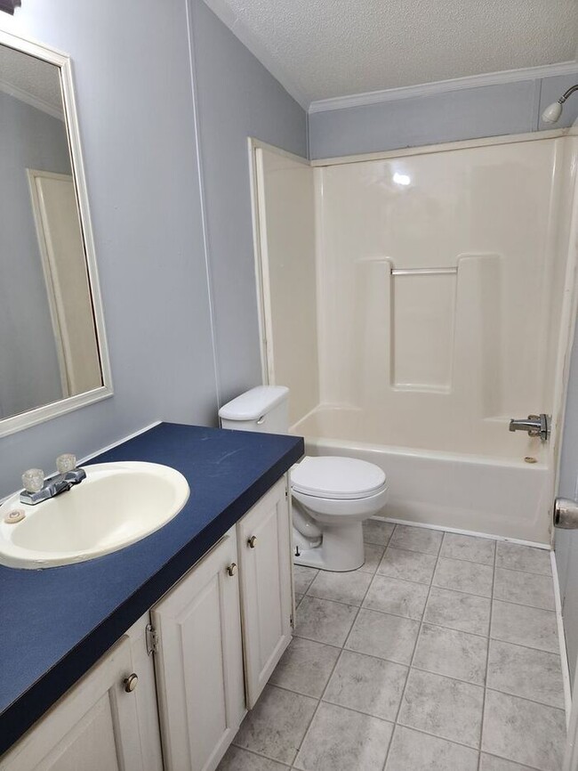Building Photo - 384 McKay Dr