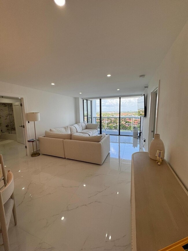 Building Photo - 20515 E Country Club Dr