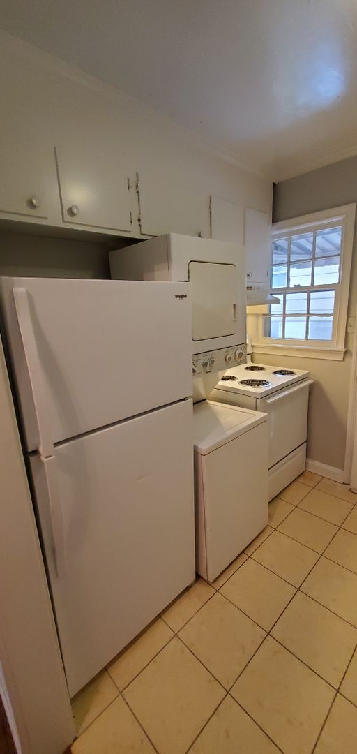 Building Photo - 1122 W Academy St