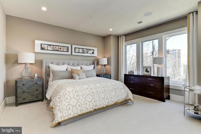 Building Photo - 5318 Merriam St