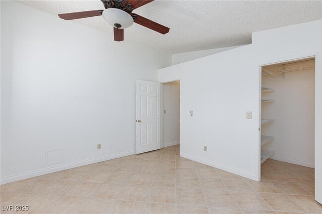 Building Photo - 2208 Ladue Dr