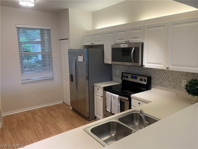 Building Photo - 230 Robin Hood Cir