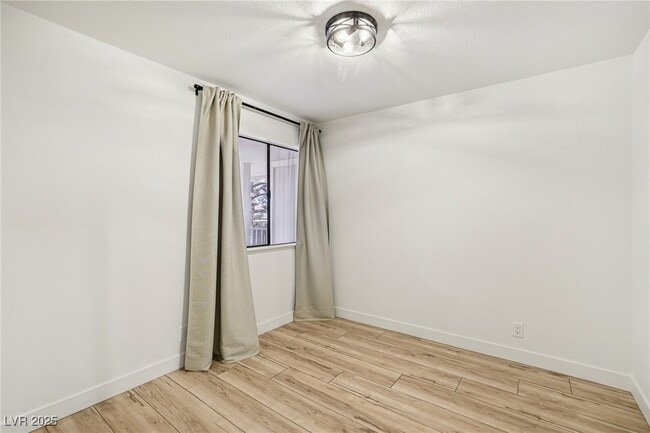 Building Photo - 2414 Paradise Village Way