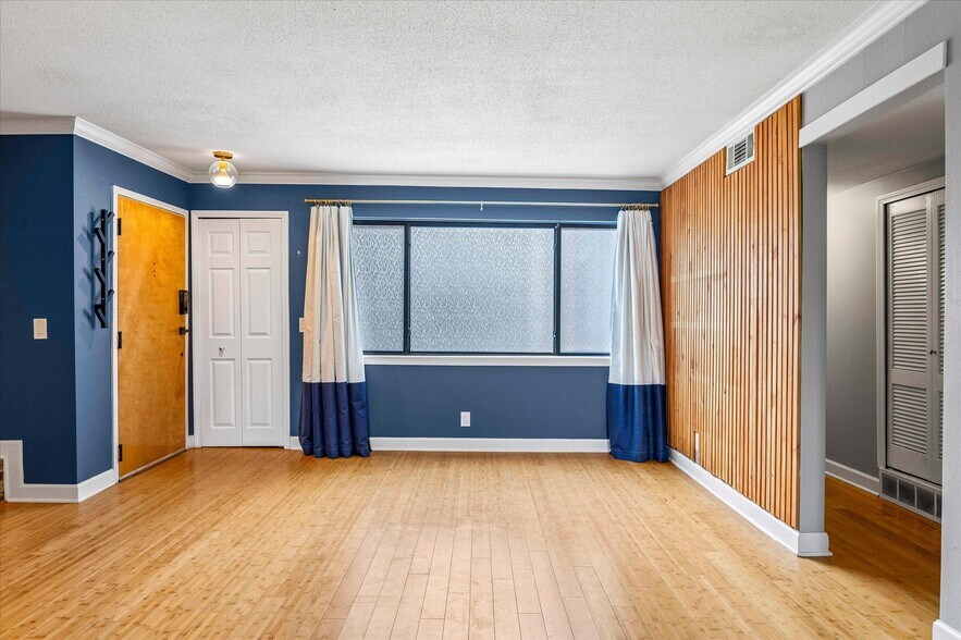 Building Photo - 4056 Warwick Blvd