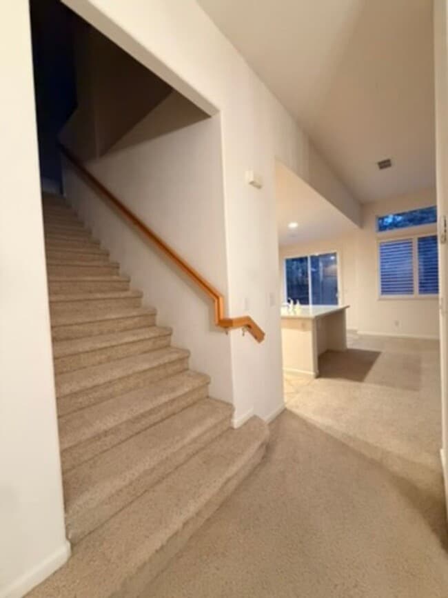 Building Photo - Bright & Spacious 4BD/3BA Home with Downstairs Bed/Bath in Elk Grove