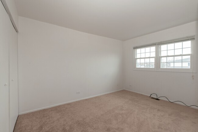 Building Photo - 1310 Kingsbury Dr