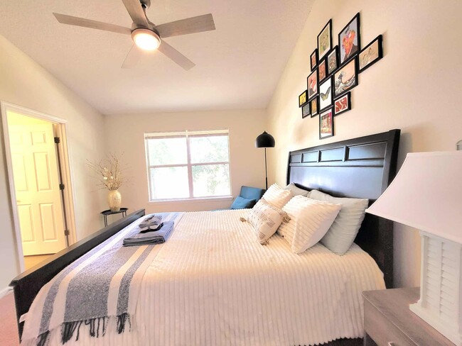 Building Photo - 5260 Collins Rd