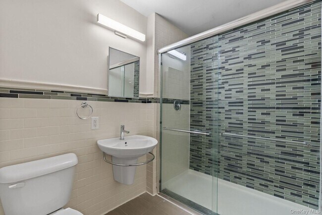 Building Photo - 160 Chatterton Ave