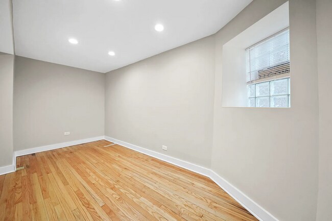 Building Photo - Spacious 2BR, 2BA Haven with Hardwood Elegance right across from Humboldt Park!