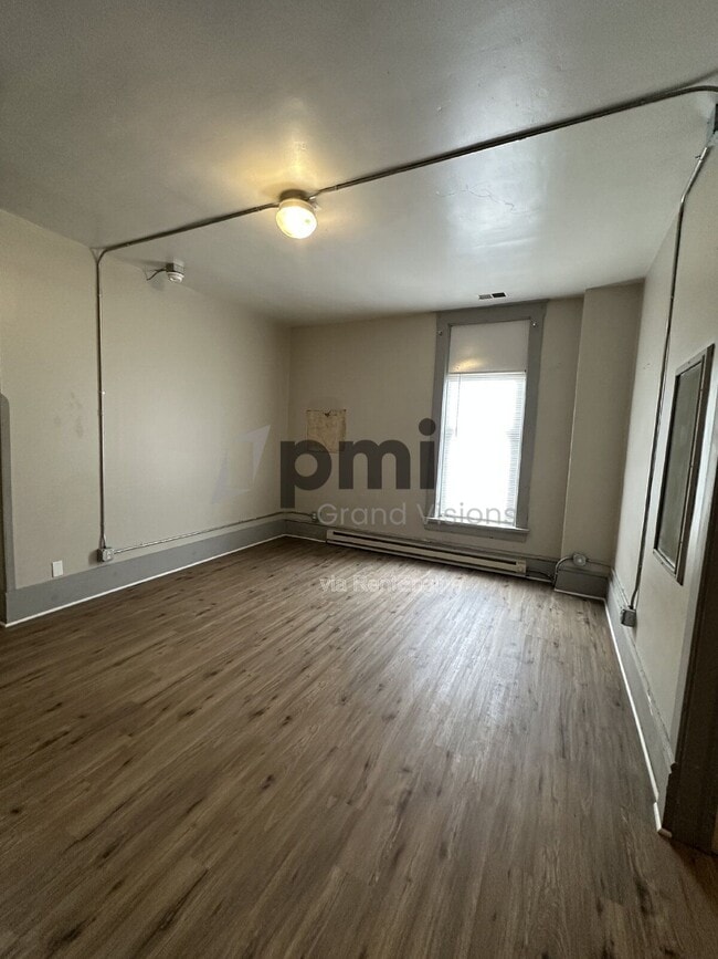 Building Photo - 601 1/2 Monroe Avenue