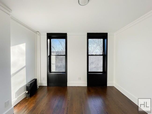 Building Photo - Carrol Gardens / Amazing Spacious 2-Bed 1-...