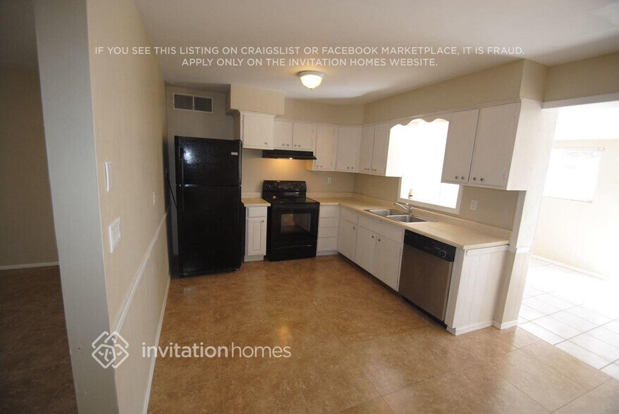 Building Photo - 1465 E Jarvis Ave