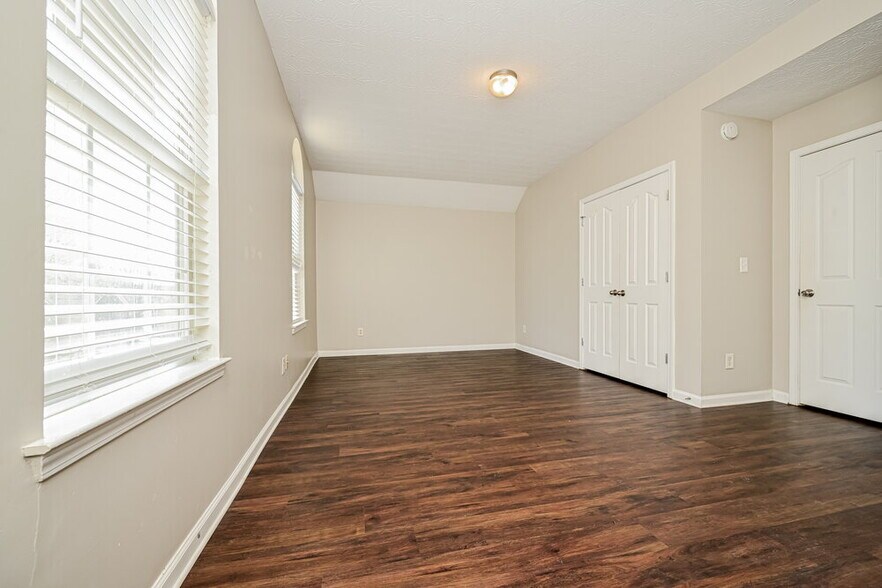 Building Photo - 70 Stony Oak Dr
