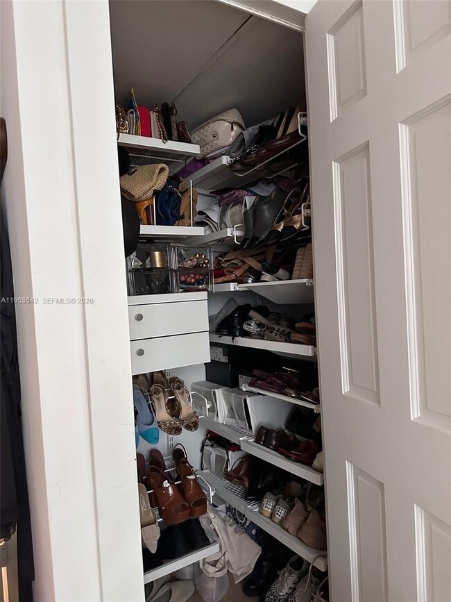 Building Photo - 1408 Brickell Bay Dr