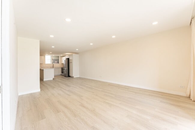 Building Photo - Newly Renovated. Ocean & Marina Views. Assigned Parking.