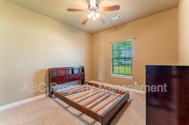 Building Photo - 126 S Angus Ln
