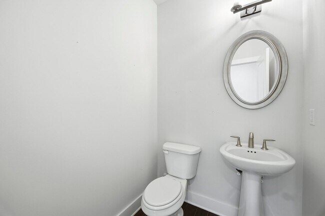 Building Photo - Walkable Lifetsyle in Westshore!