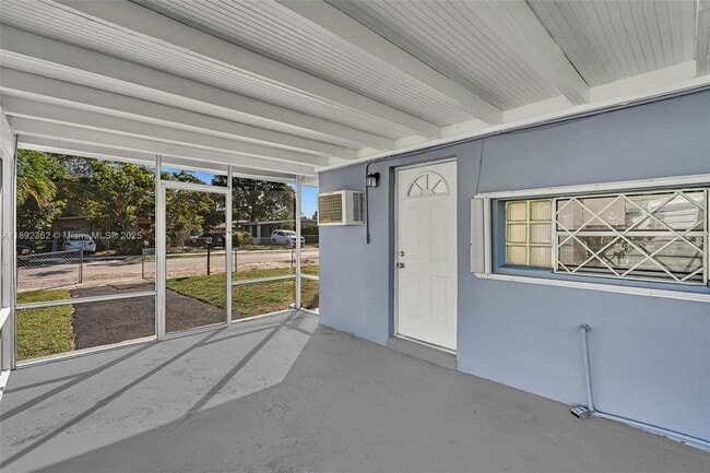 Building Photo - 137 NW 29th Ave