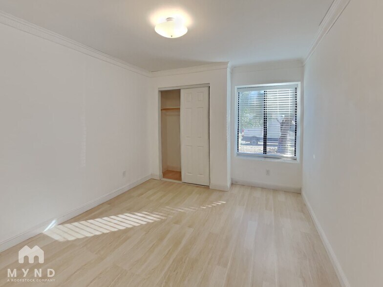 Building Photo - 370 S Pemberton Ave