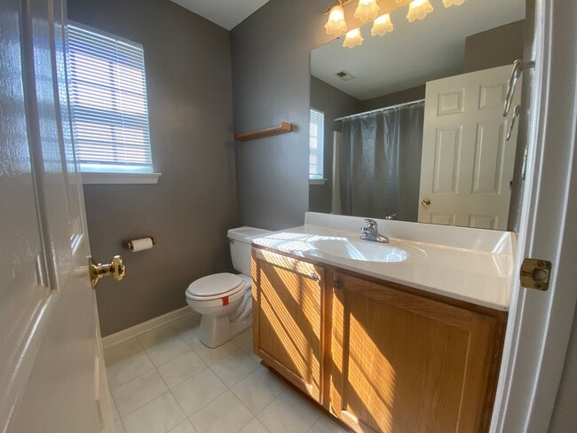 Building Photo - Price reduced**Move-in Ready!