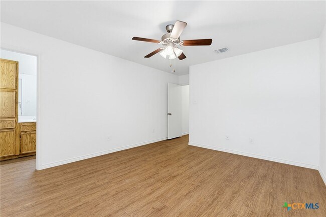 Building Photo - 913 Ashwood Dr