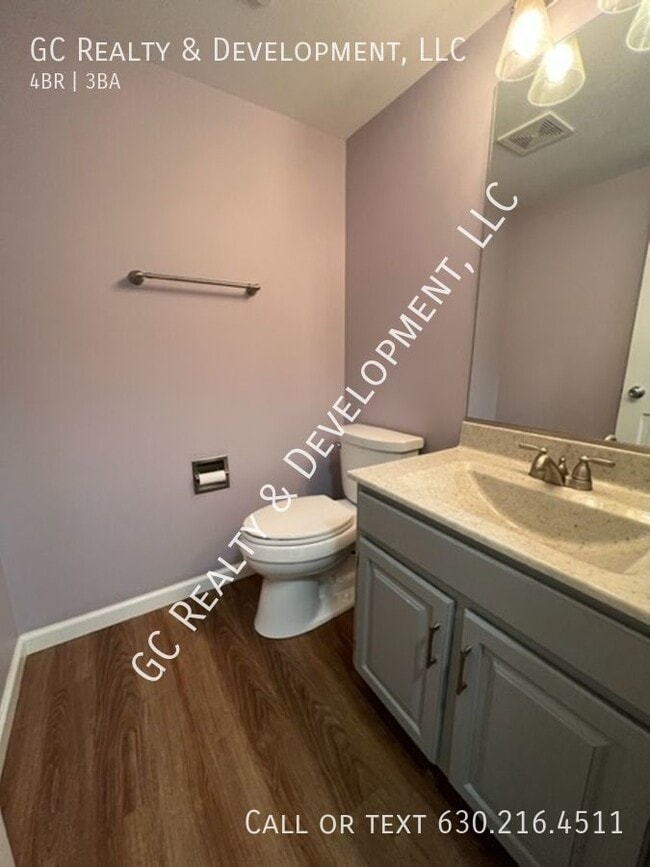 Building Photo - ***MUST SEE! 4 BDRM / 2.5 BTH / LARGE CORN...