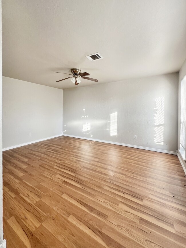 Building Photo - 6707 NW Compass Dr