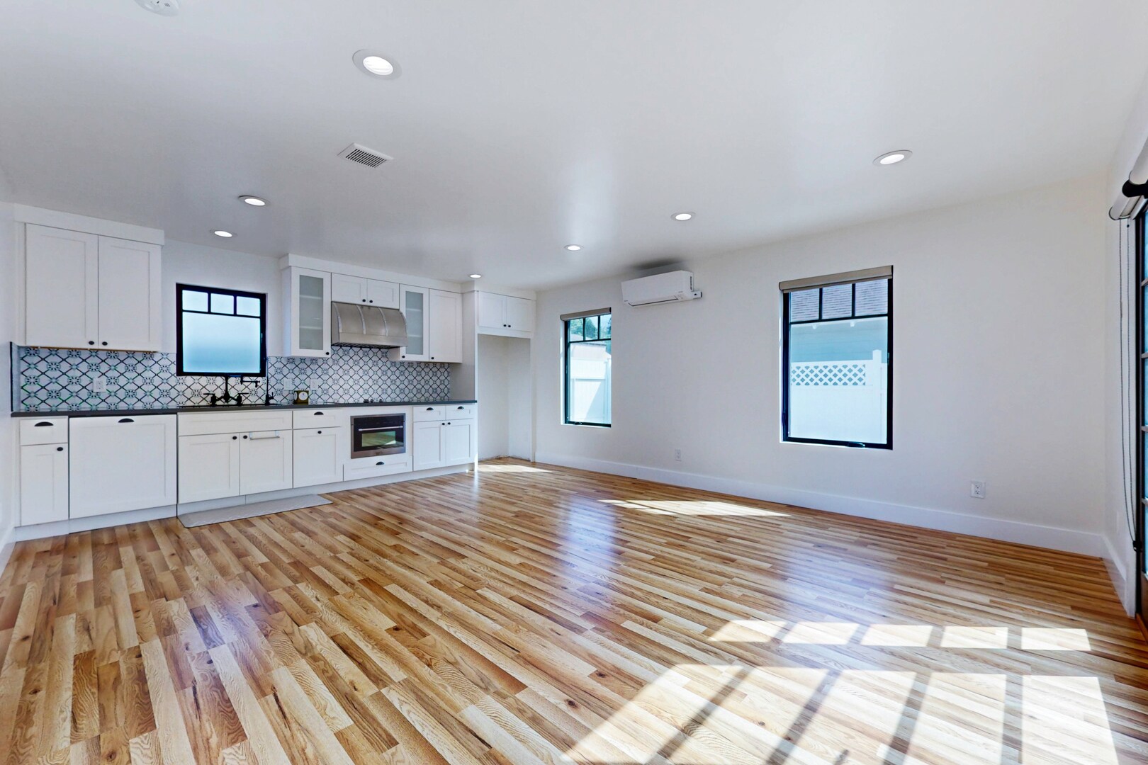 Building Photo - 1845 Las Lunas St