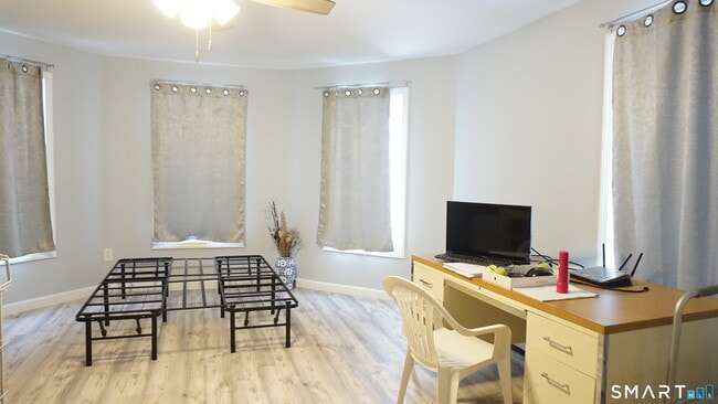 Building Photo - 256 Brewster Rd