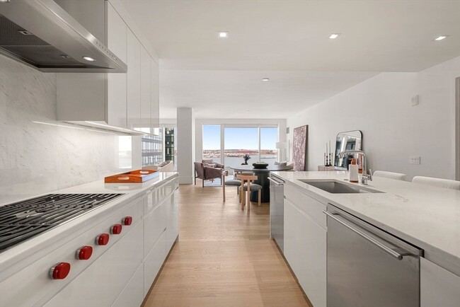 Building Photo - 150 Seaport Blvd