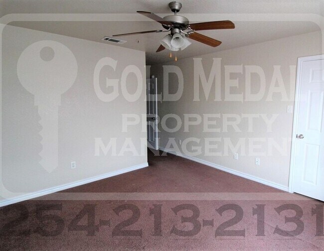 Building Photo - 4008 Cambridge Dr