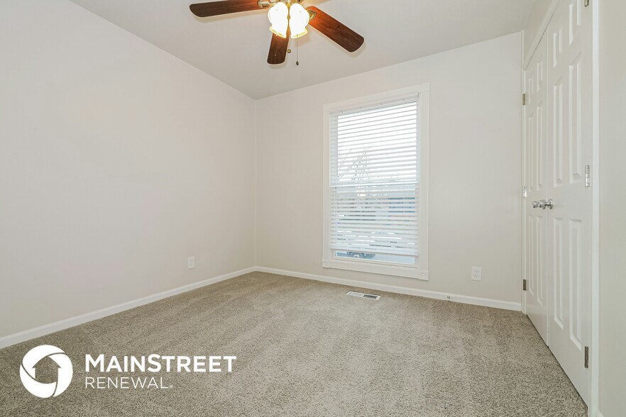 Building Photo - 838 E 125th Terrace