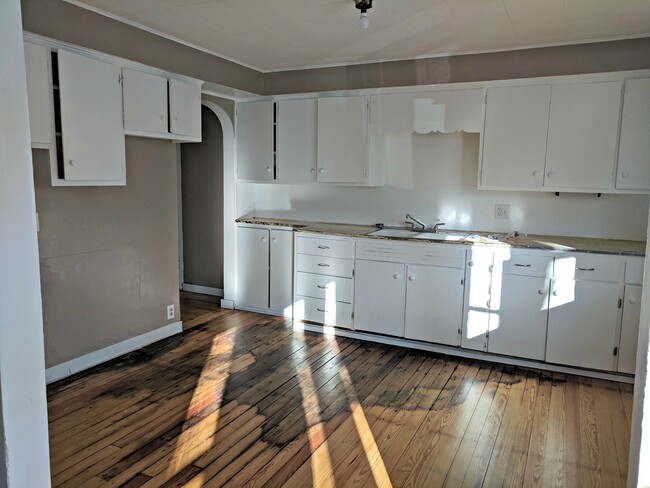 Building Photo - 1251 Kenneth St