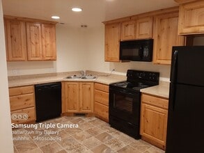 Building Photo - 352 Stone Hollow Dr