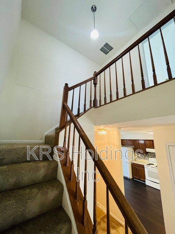 Building Photo - 11010 Salem Village Dr