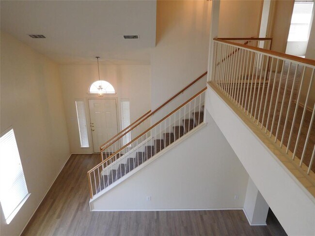 Building Photo - 911 Middle Brook Dr