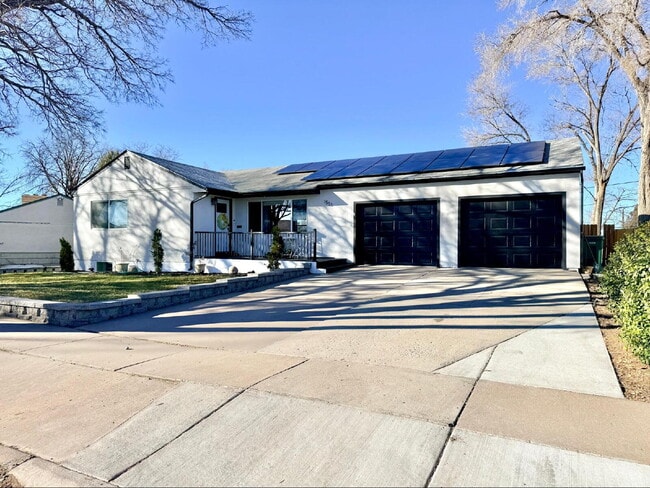 Building Photo - Gorgeously Updated Pueblo Home