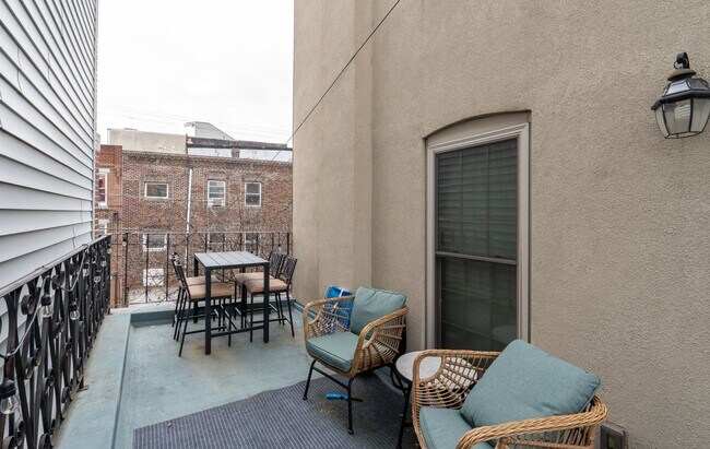 Building Photo - Amazing Property with Great Location