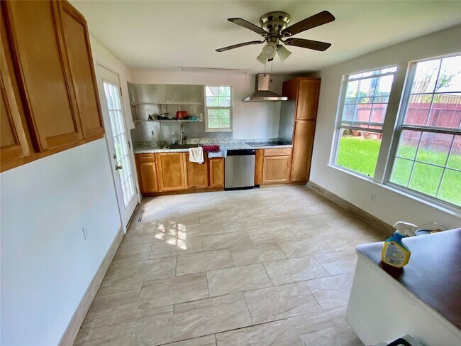 Building Photo - 7239 Brockington Dr