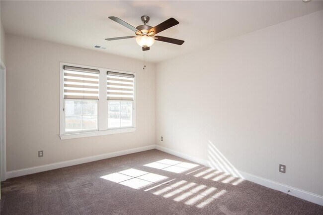 Building Photo - 5015 Montes Ln