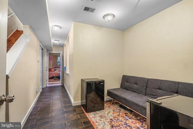 Building Photo - 1724 Monument St