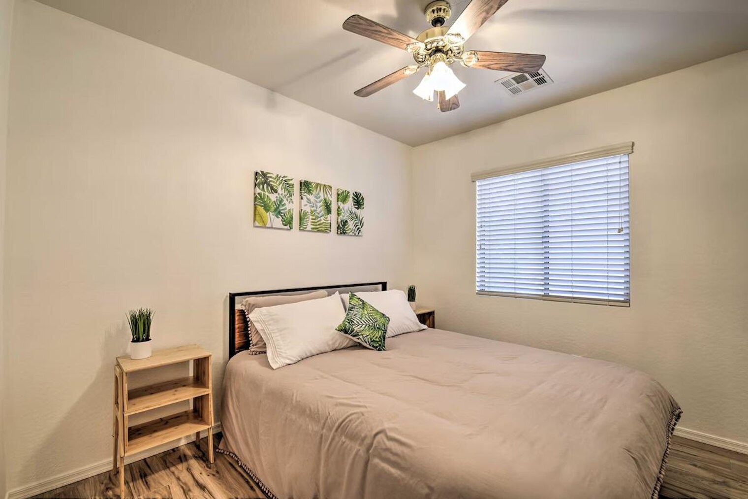 Building Photo - 1021 S 167th Ln