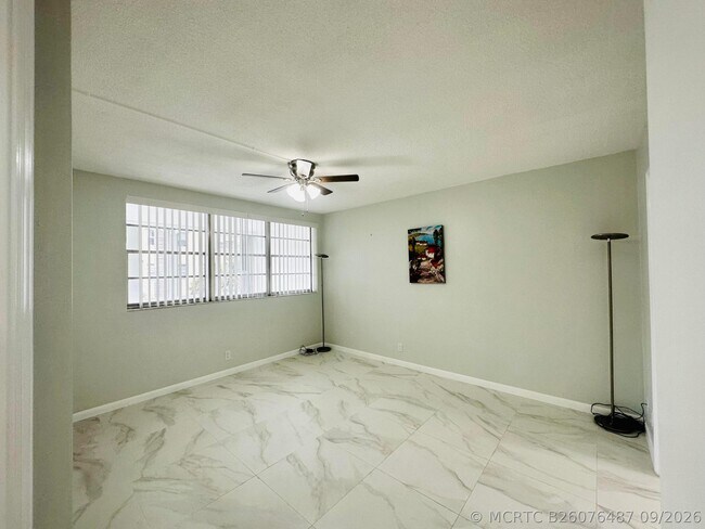 Building Photo - 1333 E Hallandale Beach Blvd