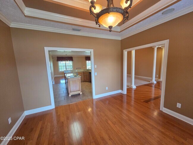 Building Photo - 3401 Hillcrest Dr