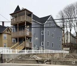 Building Photo - 975 N Main St