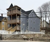 Building Photo - 975 N Main St