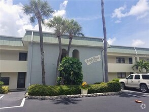 Building Photo - 12000 Capri Cir S