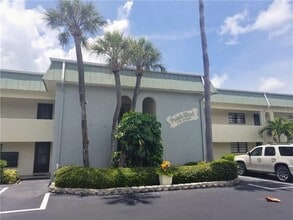 Building Photo - 12000 Capri Cir S