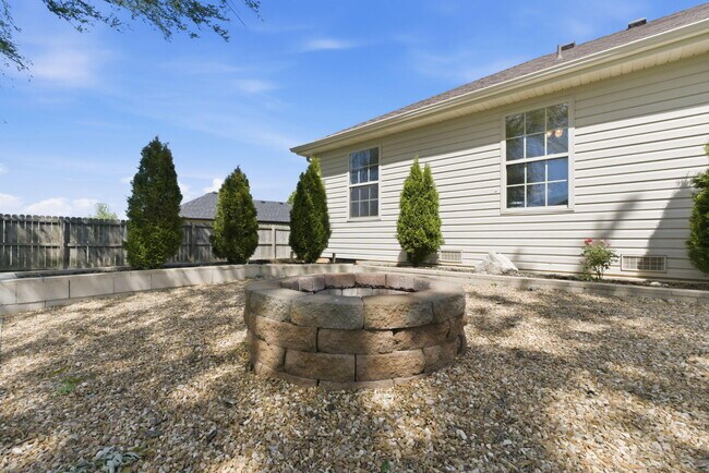 Building Photo - 1275 S Jaylin Ave
