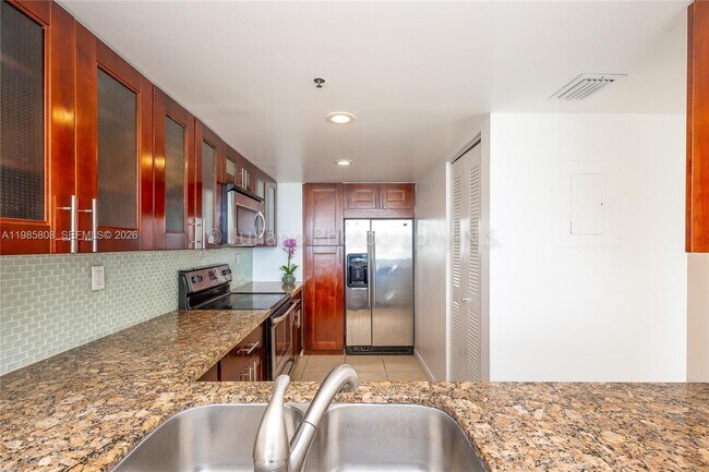 Building Photo - 7601 E Treasure Dr